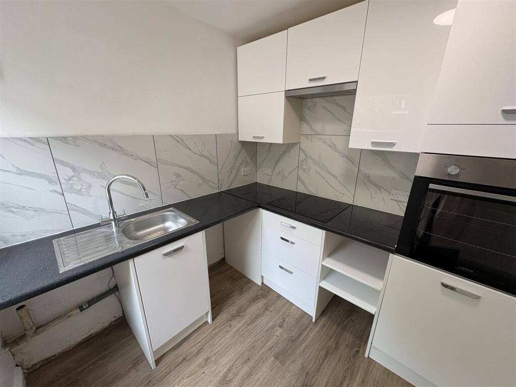 Kitchen 3.jpeg