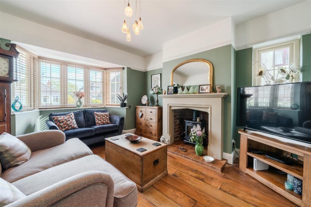 Living Room-4.jpg