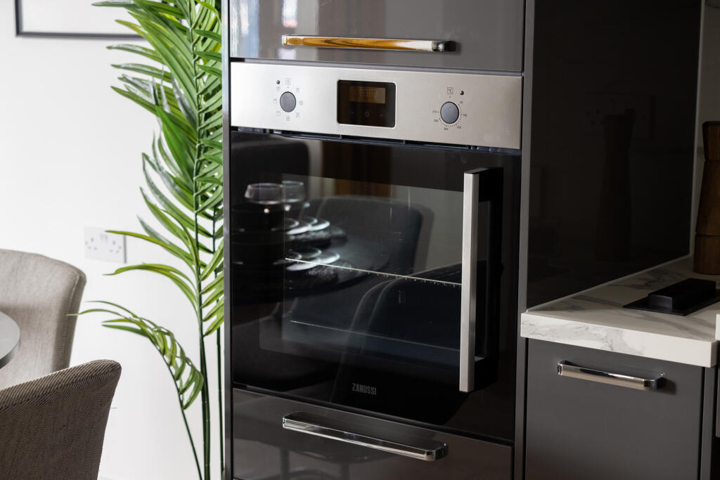 Side-opening oven