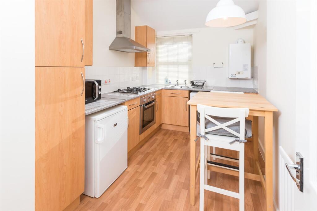 18 Kempthorne kitchen.jpg