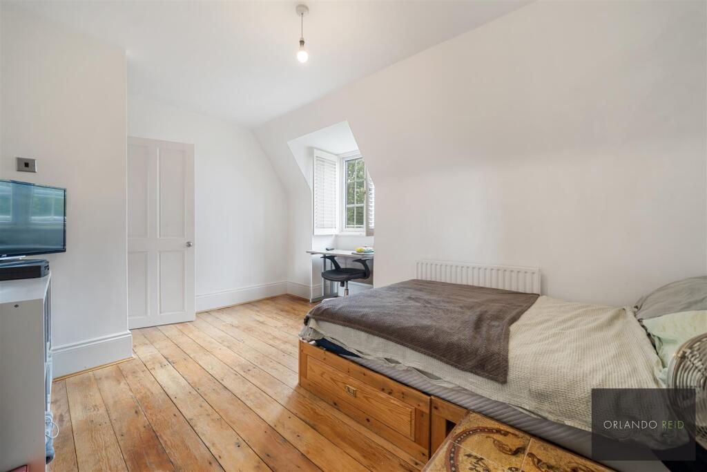 Flat 57, Stockwell Gardens SW9 0RY-10.jpg