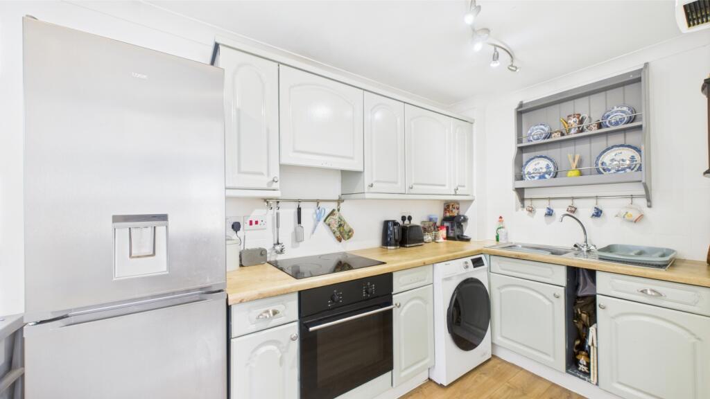 ewemove-InkermanRoad-kitchen
