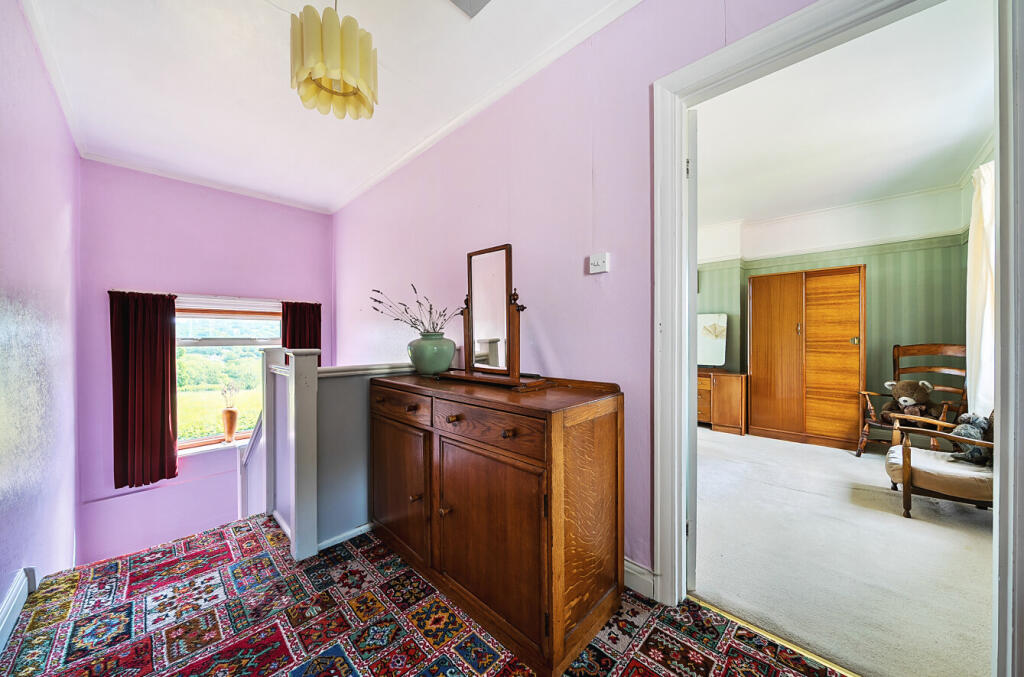 1302979-19-684028...