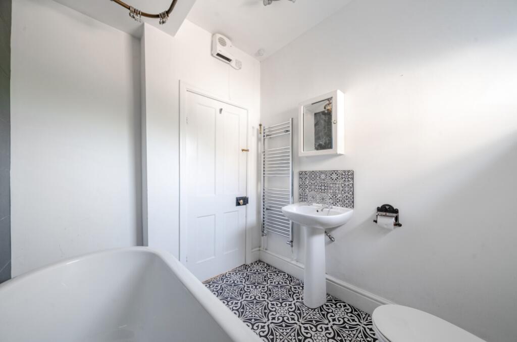 EweMove Harrogate Bathroom2