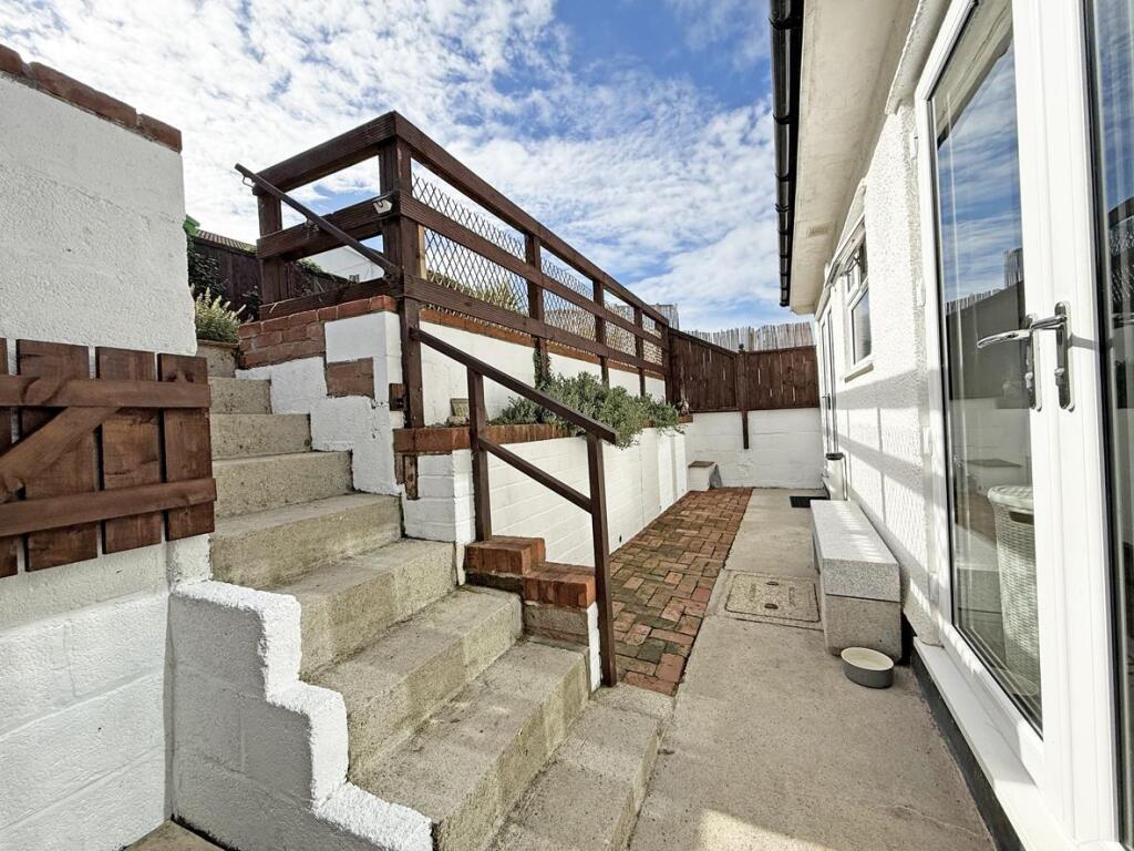 Belle Vue Avenue 9 - Garden 1.jpg