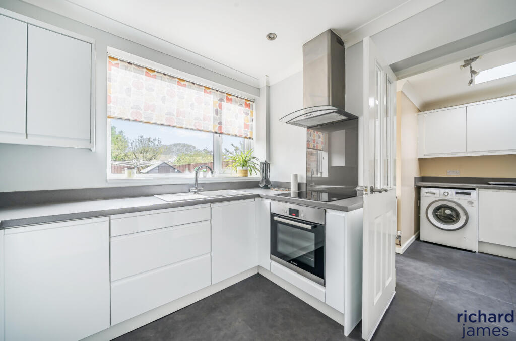 98cae57585b34095949acecbaf35a09e