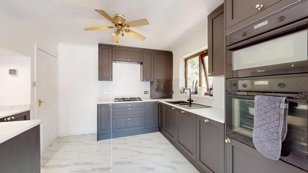 KITCHEN/BREAKFAST ROOM