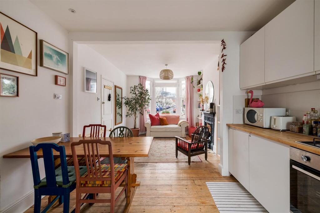 Pembar Avenue E17