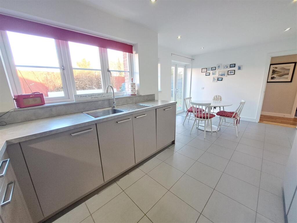 Kitchen/Breakfast Room