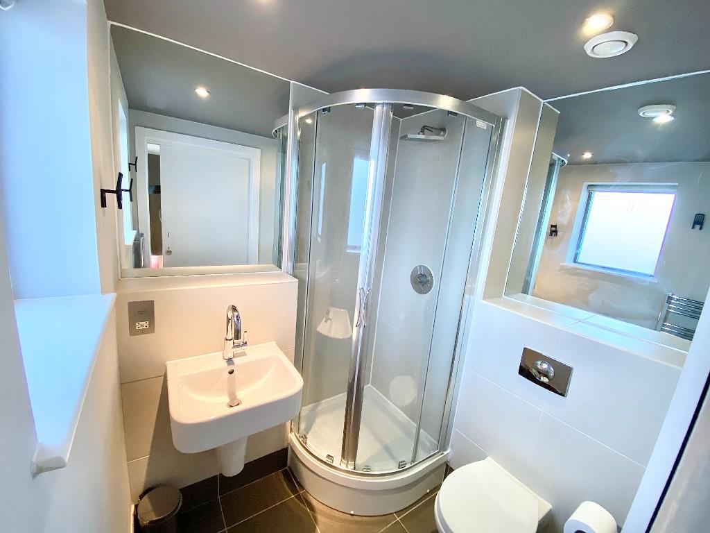 BATHROOM 2