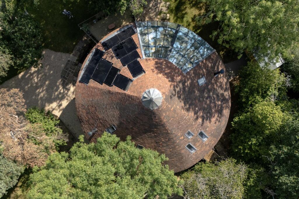 298425 - The Roundhouse, Park Lane, Old Knebwor...