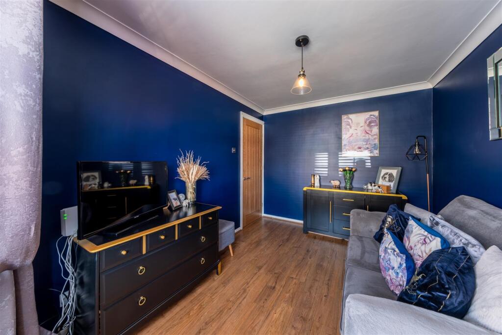 10 Minster Close-007.jpg