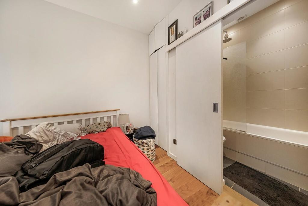 Bedroom (2).jpg