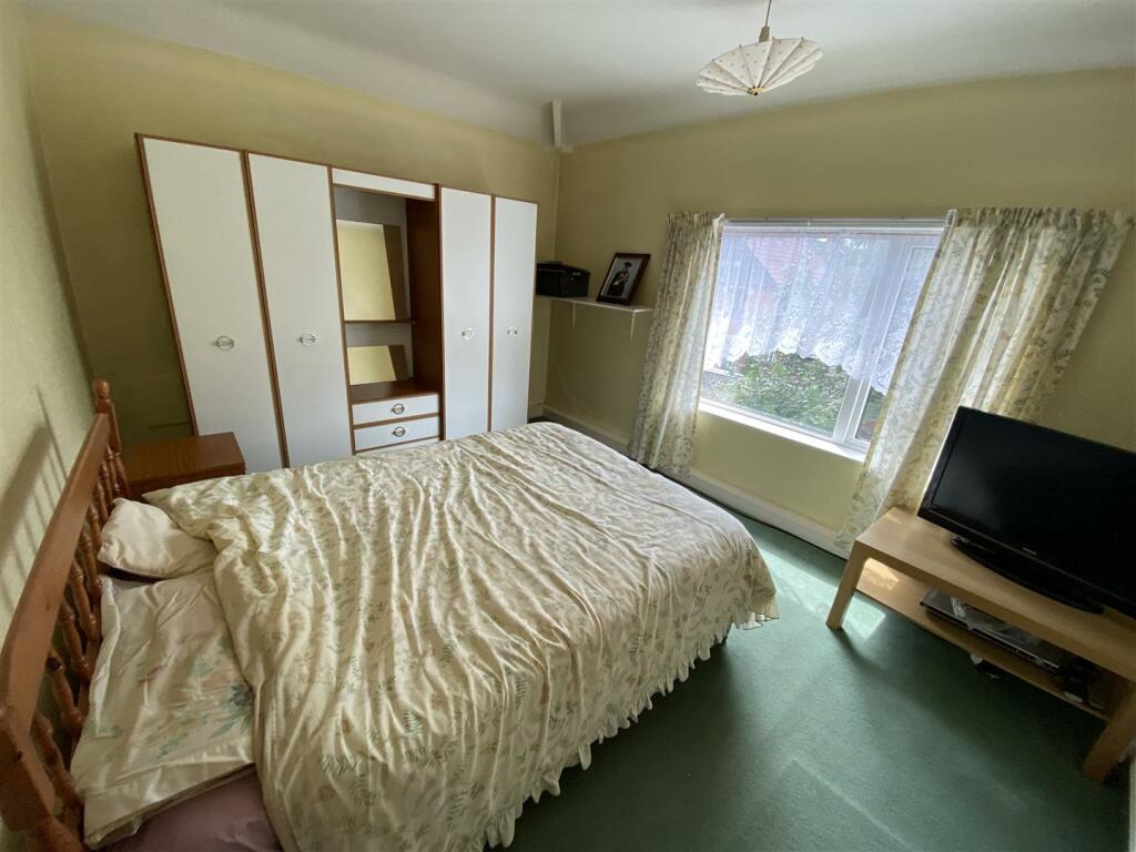 Bedroom no.1 rear double: