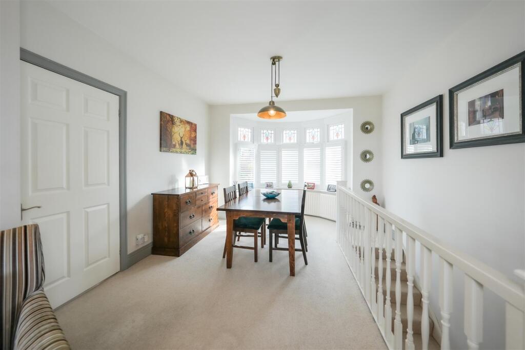 LOUNGE / DINING ROOM