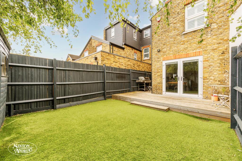 10 Elthorne Avenue-11.jpg