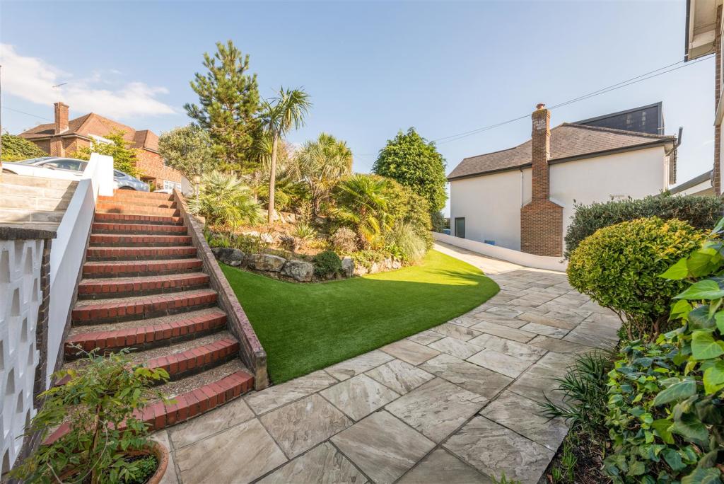 Front Garden/Private Driveway
