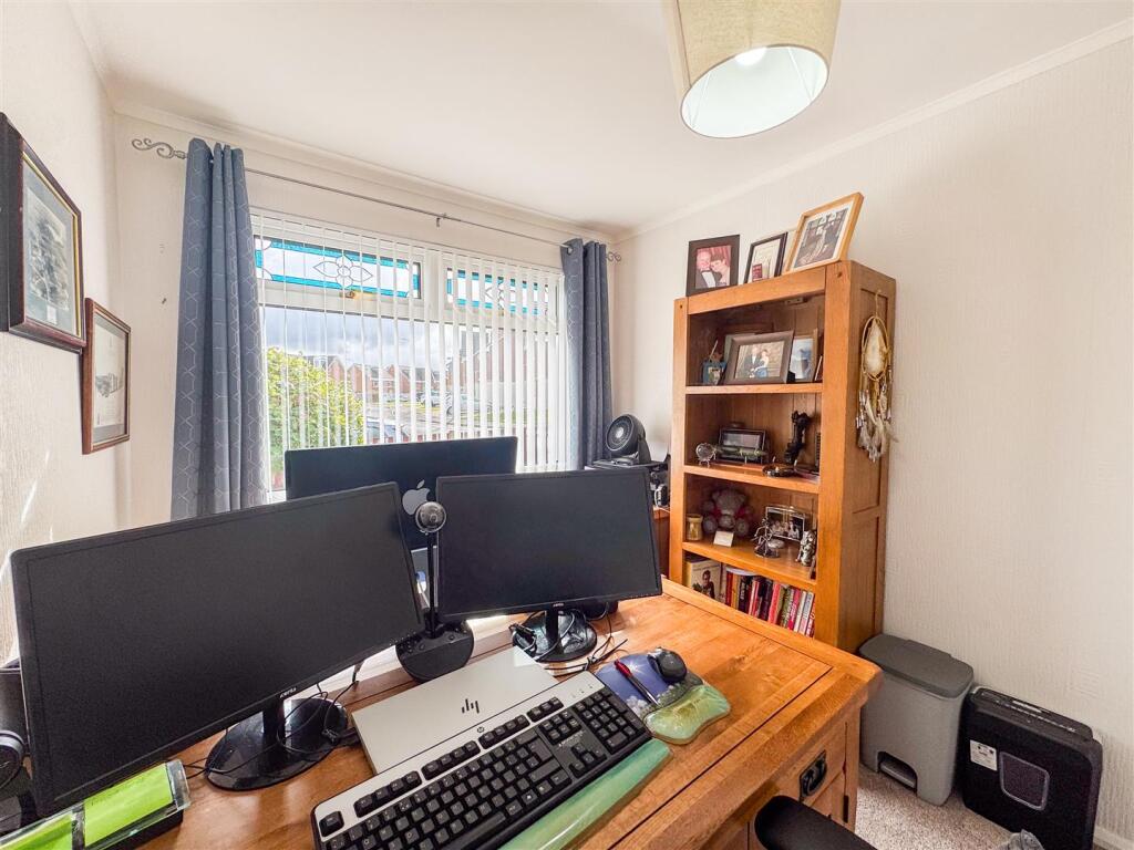 Bedroom/Office
