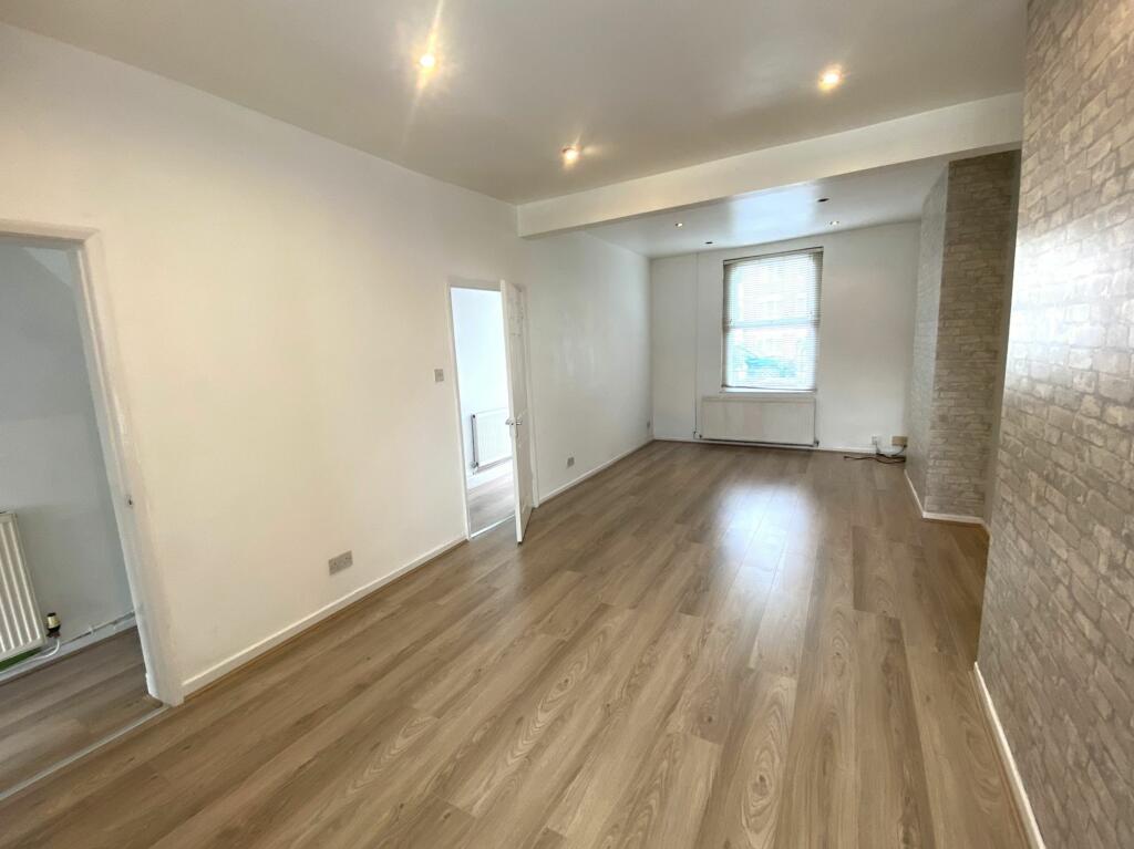 Lounge/diner - view 2