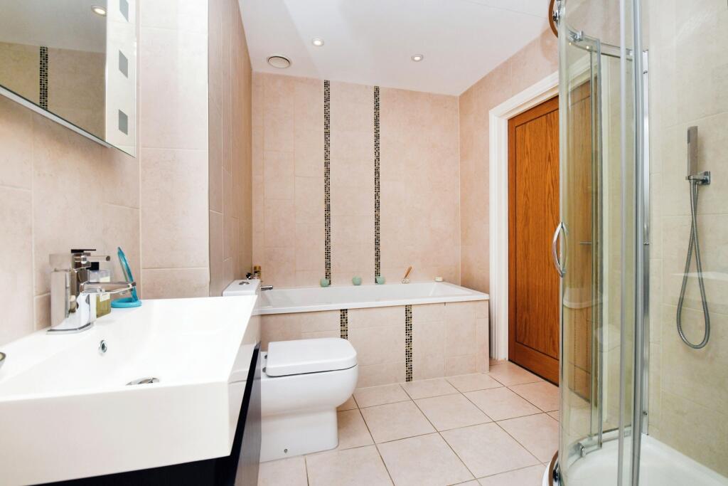 Jack and Jill En Suite