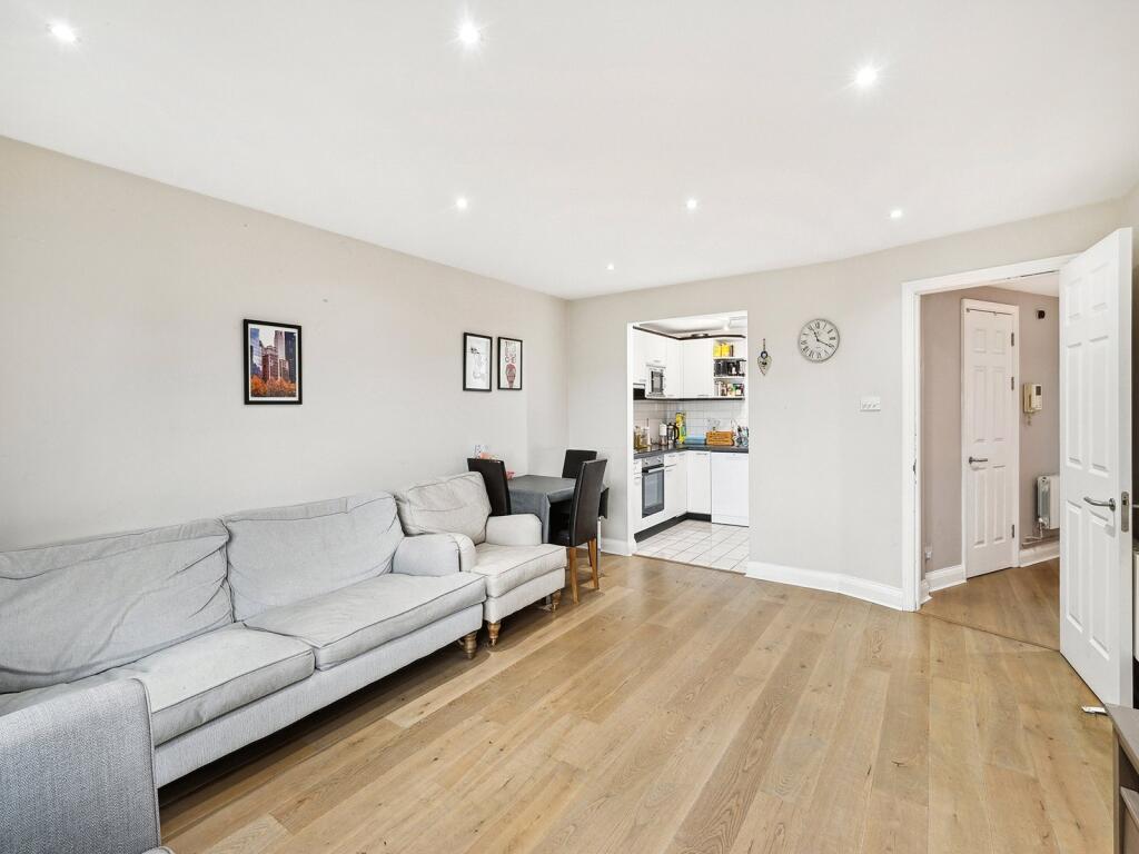 7 Village Court