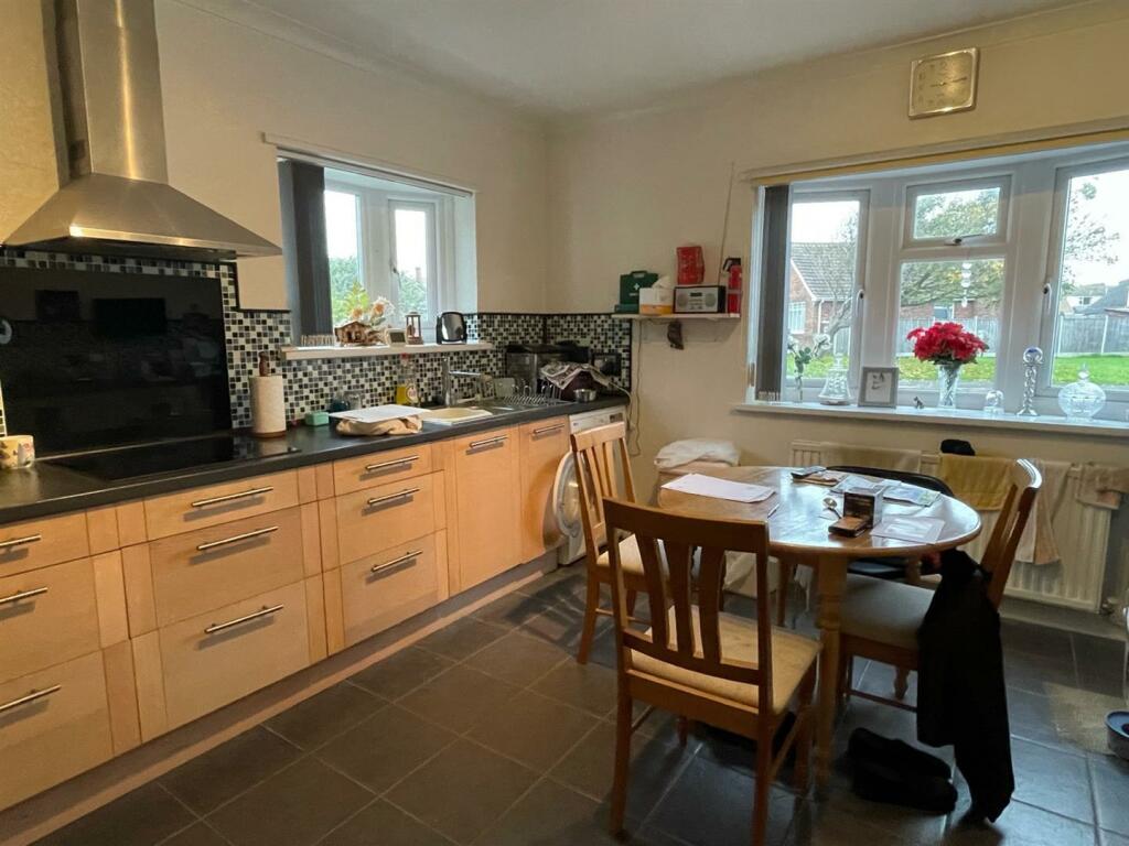 Kitchen..jpg