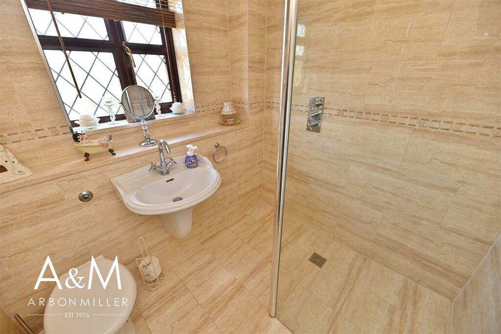 Feature Shower Room