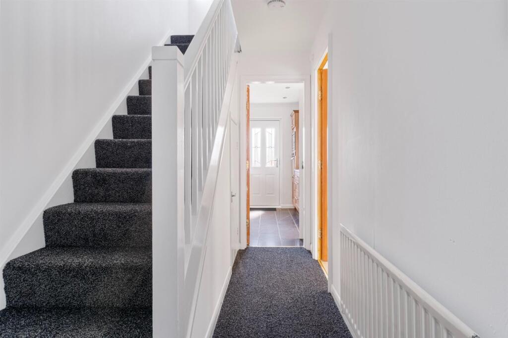 11 - Hallway 2.jpg