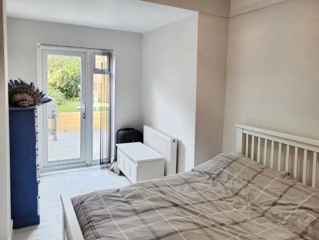 pbox-bedroom-335577.jpg