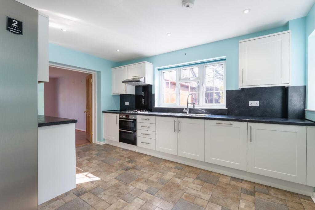 KITCHEN/BREAKFAST ROOM