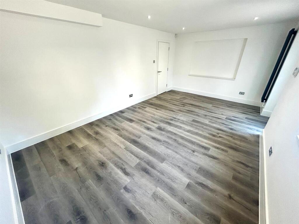 Lounge 2.jpg - edited.jpg