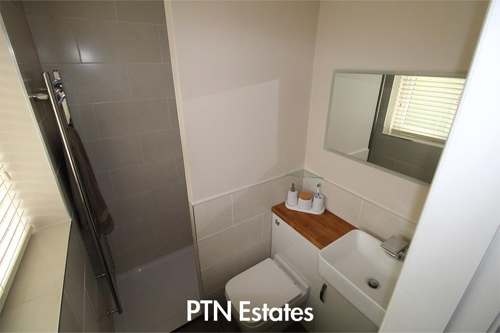 ensuite.jpg