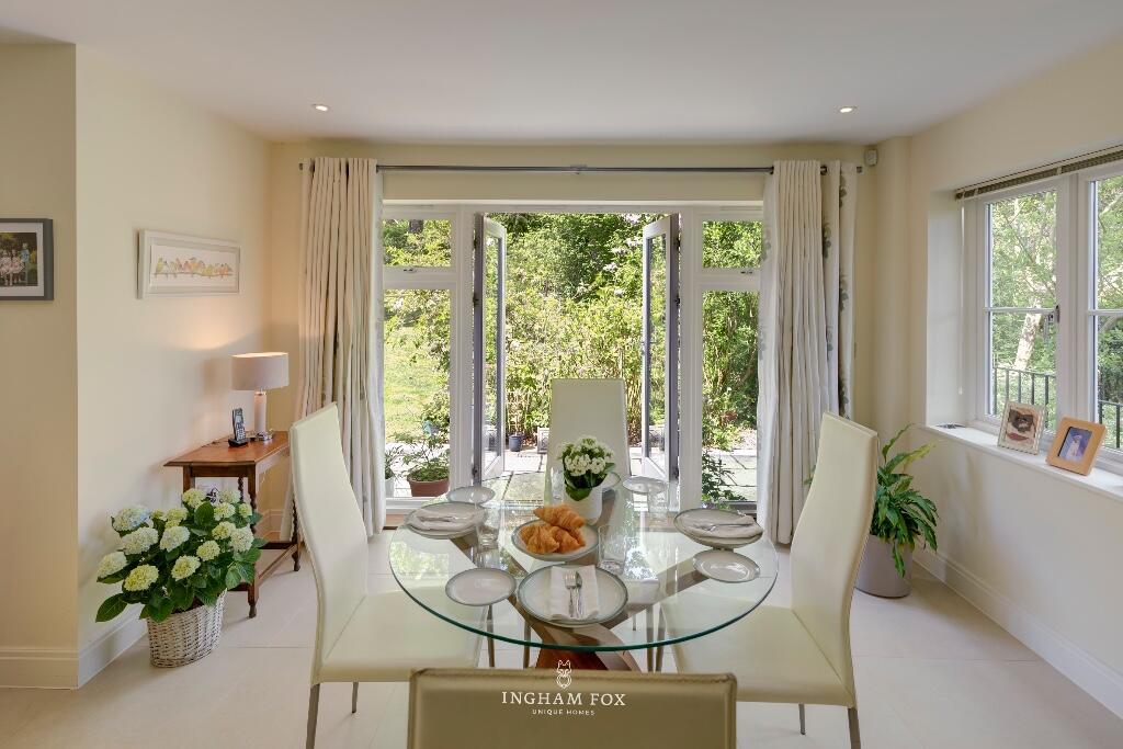 Kitchen/dining/famil