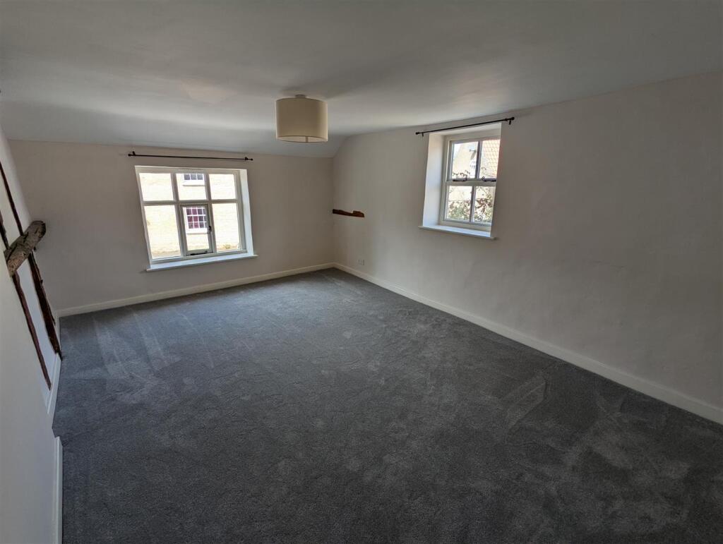 Bedroom 2 ( otherside )