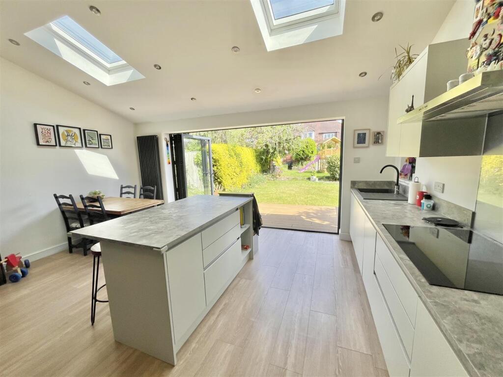 Dining Kitchen Aspect  2