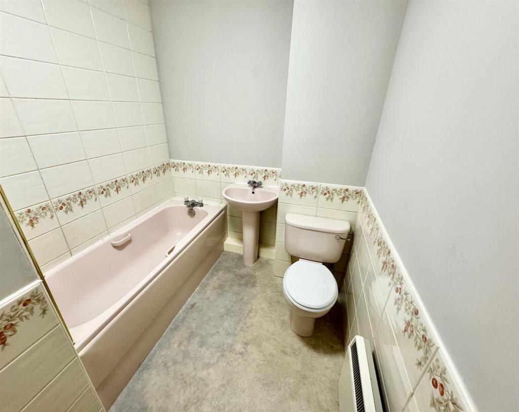 Bathroom.jpg
