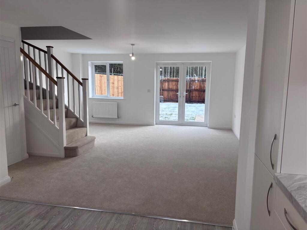 Girton Close - PIC 02.jpg
