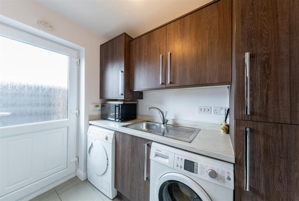 39 Shakerley Close-013.jpg