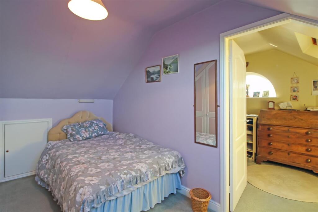 BEDROOM 2