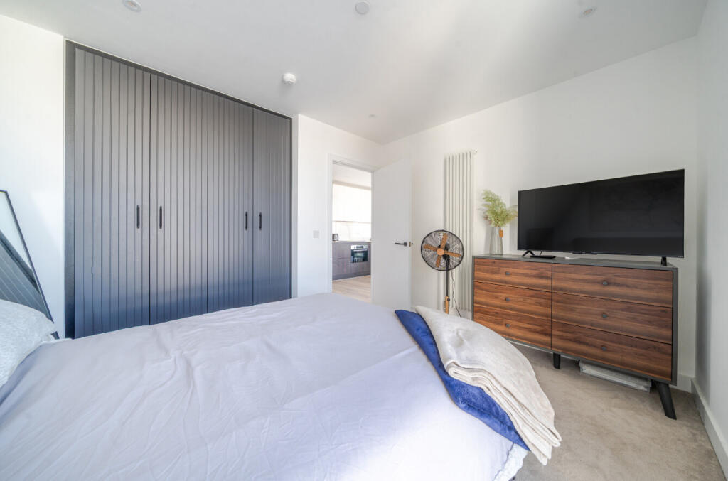 1319823-20-686d3c...