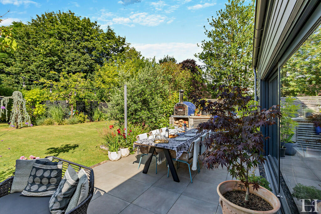 8614767-exteriorW...