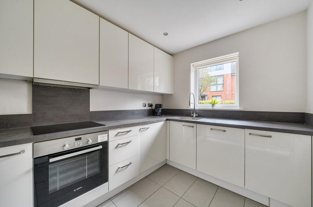 1372440-11-690370...