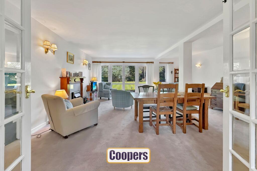 Spacious Lounge/Dining Room