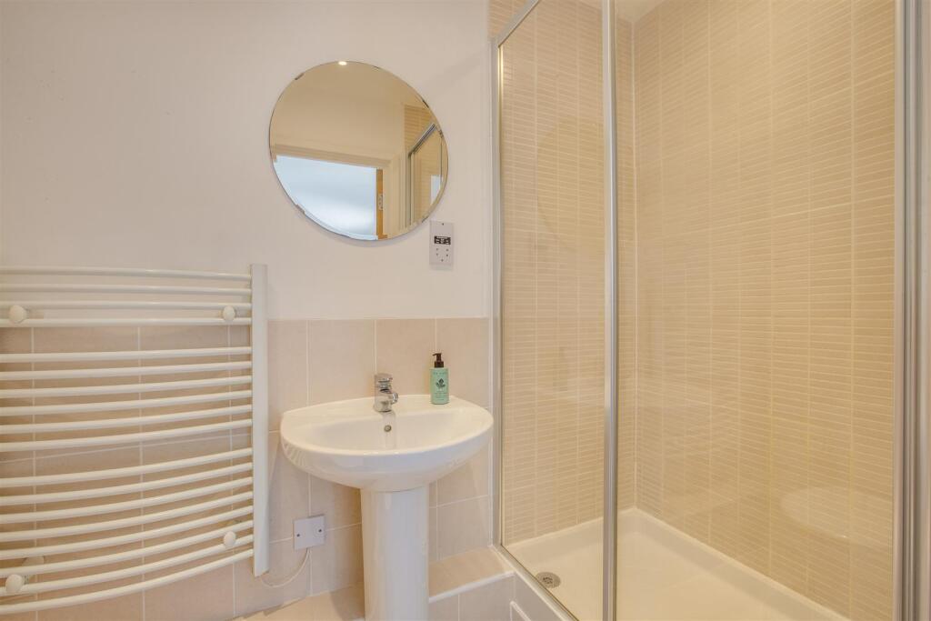 Flat 52 The Roperies, HP13 7FW-5.jpg