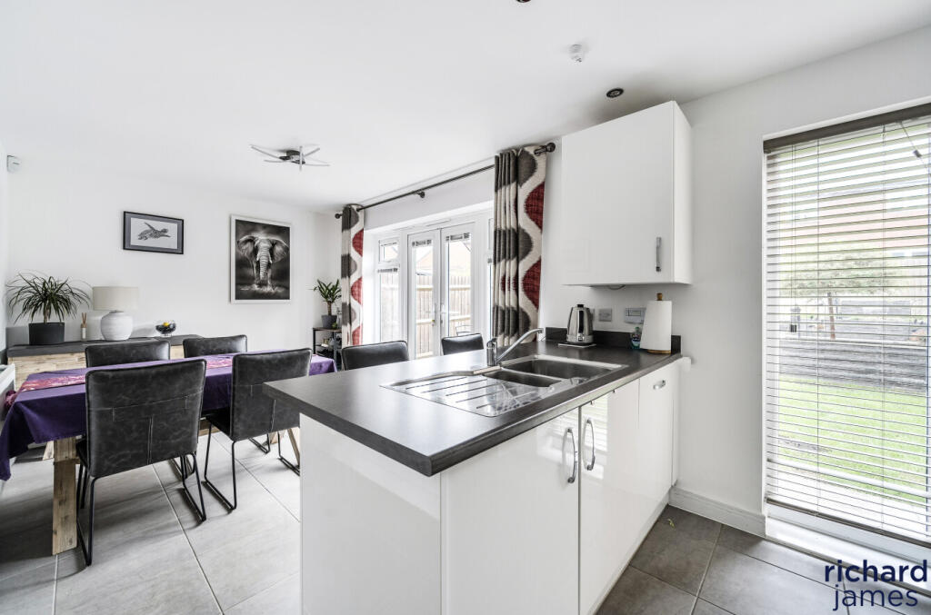 c7ff02199f5b4b40bd2b3915e7d220db