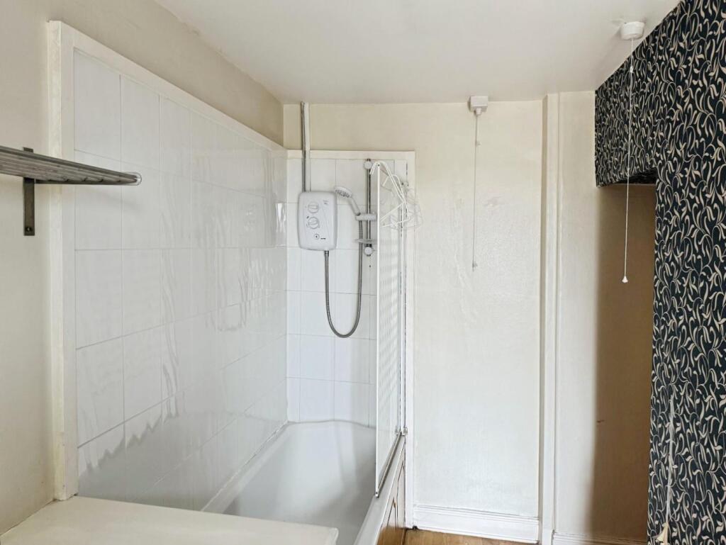 b8e2f733-Bathroom.jpg