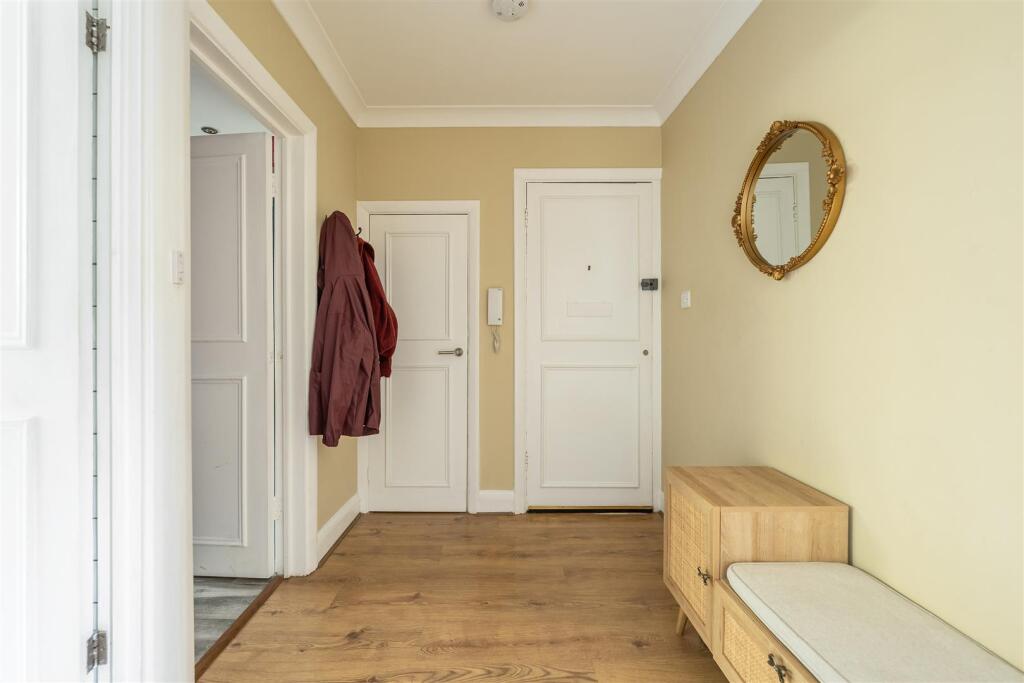 32, Forest Court