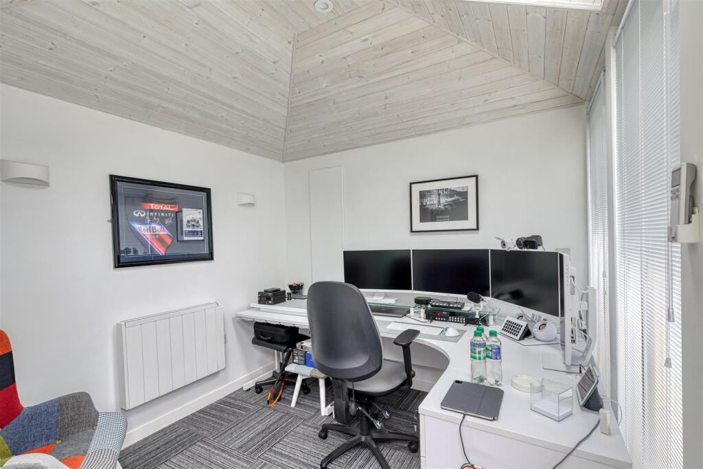 GARDEN OFFICE