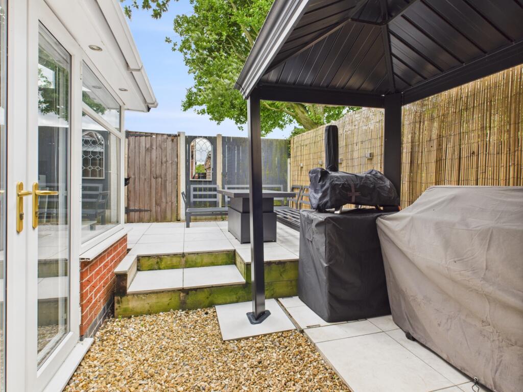 CAM03729G0-PR0057-STILL008