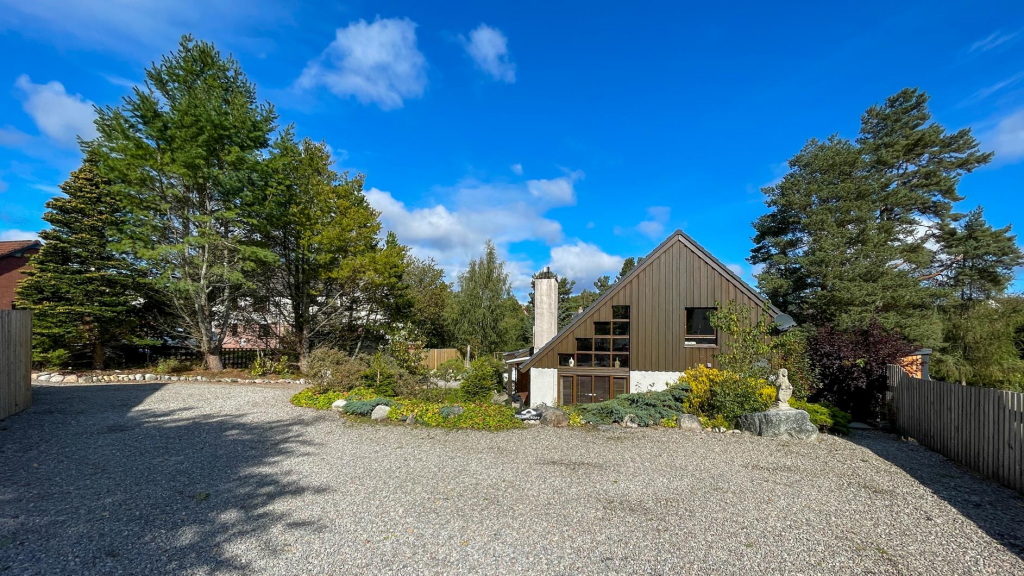 DRIVEWAY &amp; PARKING